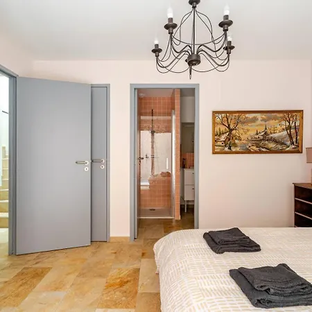 Elegante Maison T4 Avec Terrasse Vue Rhone Hébergement de vacances