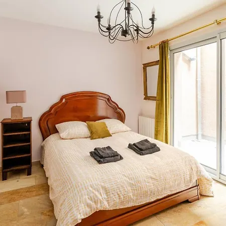 Hébergement de vacances Elegante Maison T4 Avec Terrasse Vue Rhone *